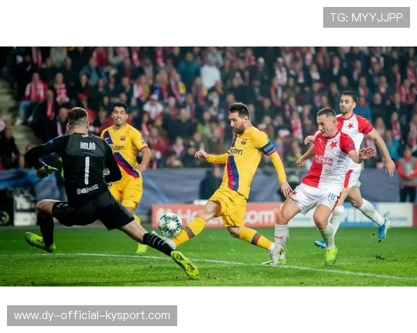 巴萨中场渗透配合制造无限进攻可能性